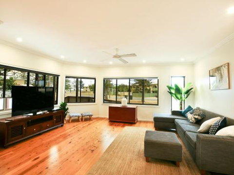 River Breeze 60 Wooli Street Yamba. Linen Unlimited Wi Fi Just Listed. - Accommodation Guide 3