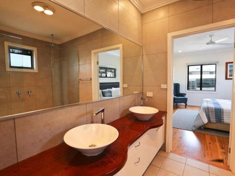 River Breeze 60 Wooli Street Yamba. Linen Unlimited Wi Fi Just Listed. - Accommodation Guide 2