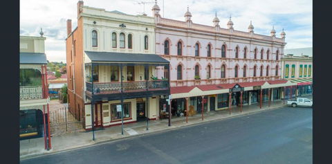 Grand & Central On George Unique Opulent - Accommodation Guide 2