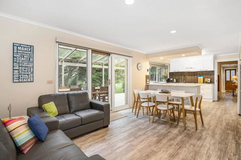 Hilltop Beach House: Newly Updated - Accommodation Guide 3