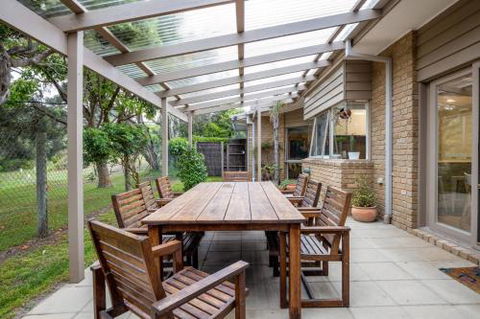 Hilltop Beach House: Newly Updated - Accommodation Guide 6