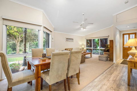 Hilltop Beach House: Newly Updated - Accommodation Guide 2