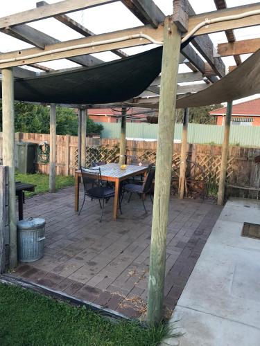 Stable Cottage - Accommodation Guide 3