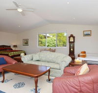 Morisset Waterfront 1bdr Studio looking over Trinity Marina - Accommodation Guide