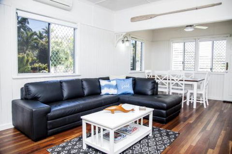 Urangan Harbour Cottage - Accommodation Guide 0