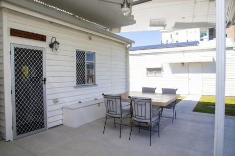 Urangan Harbour Cottage - Accommodation Guide 5
