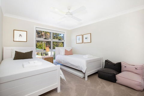 Tranquility Absolute Waterfront Pet Friendly 10 Mins To Hyams Beach - Accommodation Guide 4