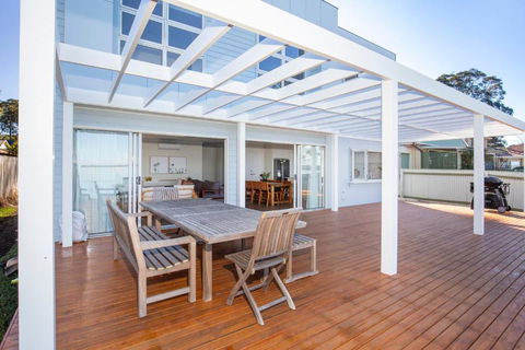 Tranquility Absolute Waterfront Pet Friendly 10 Mins To Hyams Beach - Accommodation Guide 6
