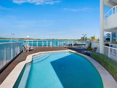 Unit 3 Pumicestone Quays Absolute Waterfront! - Accommodation Asia 5