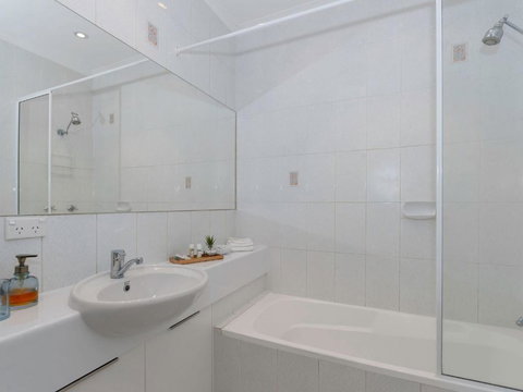 Allawah Palms Villa - Accommodation Guide 2
