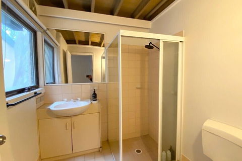 Redbank - Accommodation Guide 1