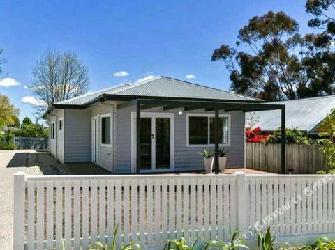 Beechworth 4a Albert Road - Accommodation Guide 1