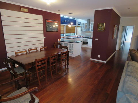 Central Holiday House At 29 Church In Cowes - Accommodation Asia 3