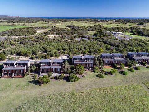 DREW Stay On St. Andrews Top Rated Golf Course - Accommodation Guide 3