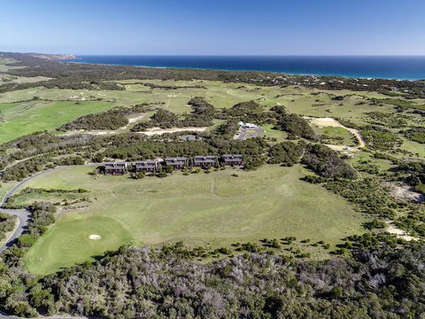 DREW Stay On St. Andrews Top Rated Golf Course - Accommodation Guide 2