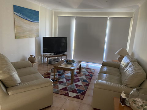 Seaview Apartment - Accommodation Asia 3