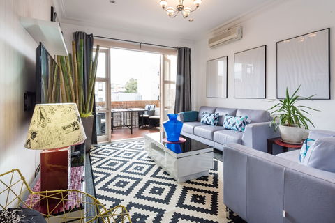 The Clock House Beachfront - Accommodation Guide 1