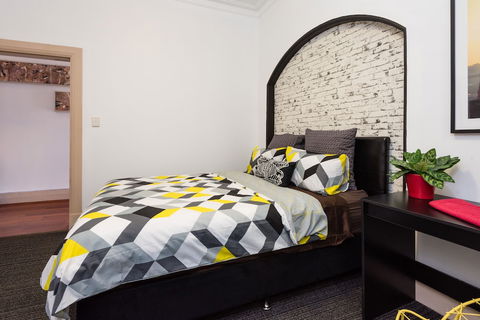 The Clock House Beachfront - Accommodation Guide 6
