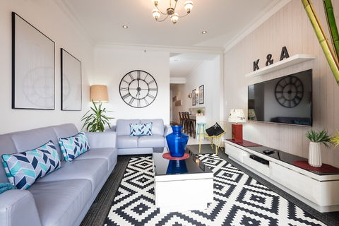 The Clock House Beachfront - Accommodation Guide 0