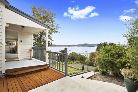 Beauty Point - Accommodation Guide 1