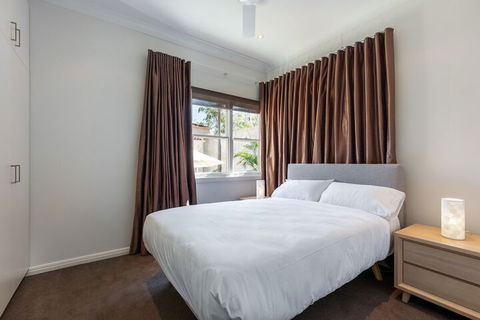 Kensington 4 Bedroom House 89 BROM - Accommodation Asia 2