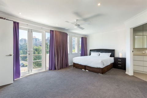 Kensington 4 Bedroom House 89 BROM - Accommodation Asia 4