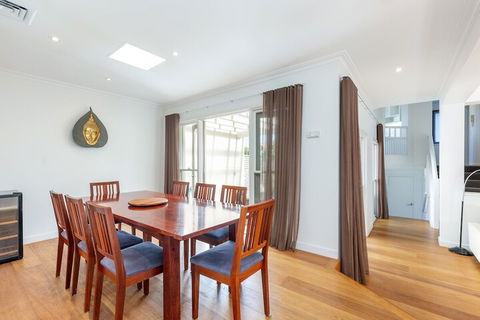 Kensington 4 Bedroom House 89 BROM - Accommodation Asia 1