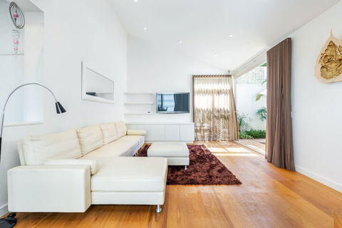 Kensington 4 Bedroom House 89 BROM - Accommodation Asia 3