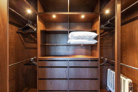 Kensington 4 Bedroom House 89 BROM - Accommodation Asia 5
