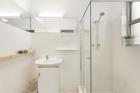 Bondi Beachy - Accommodation Guide 6