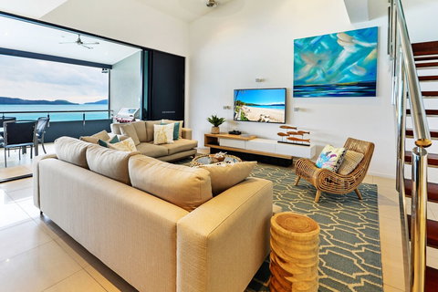 Villa 12 The Edge Oceanfront Deluxe 3 Bedroom Near Marina With Golf Buggy - Accommodation Guide 5