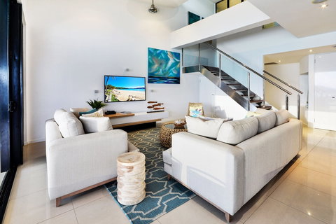 Villa 12 The Edge Oceanfront Deluxe 3 Bedroom Near Marina With Golf Buggy - Accommodation Guide 6