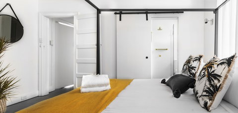 Beach Cottage In Bondi - Accommodation Guide 0