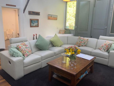 The Woolshed - Accommodation Guide 2