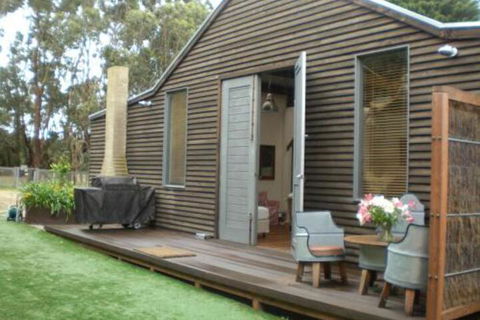 The Woolshed - Accommodation Guide 0