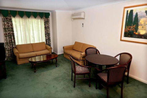 Elizabethan Lodge - Accommodation Asia 6
