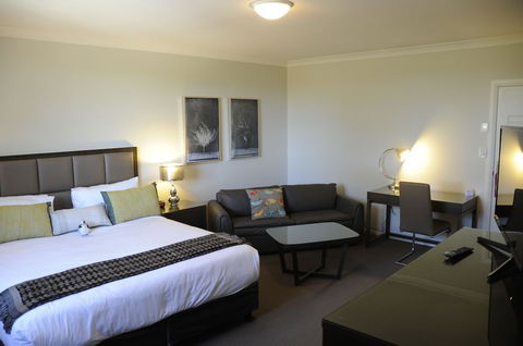 Riverside Oaks Golf Resort - Accommodation Asia 5