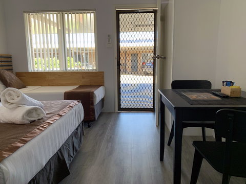 Baths Motel - Accommodation Asia 6