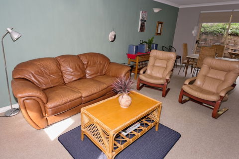 Dolphin Lodge - Accommodation Asia 5