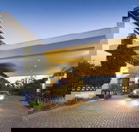 Ramada by Wyndham Diplomat Canberra - Accommodation Asia