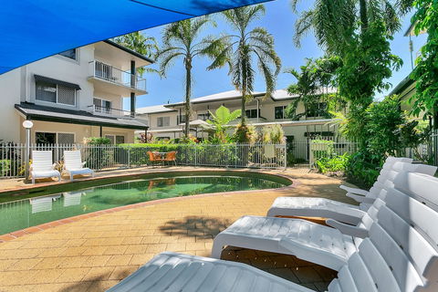 Cairns Reef Apartments & Motel - Accommodation Asia 3