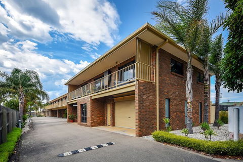 Allambi Holiday Apartments - Accommodation Guide 1