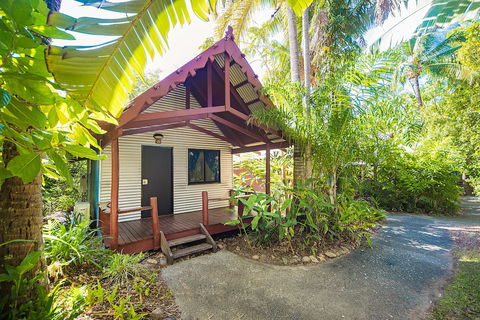 Magnums Airlie Beach - Accommodation Guide 6