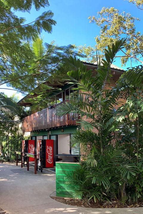 Magnums Airlie Beach - Accommodation Guide 3