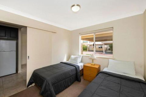 Lakeside Holiday Apartments - Accommodation Asia 5