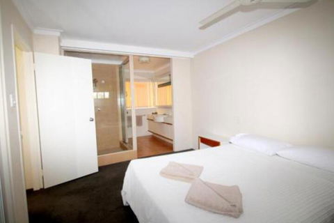 Lakeside Holiday Apartments - Accommodation Asia 2
