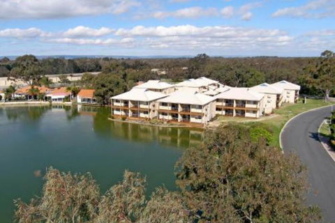 Lakeside Holiday Apartments - Accommodation Asia 0