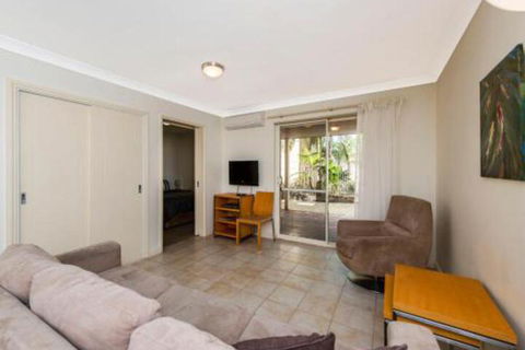 Lakeside Holiday Apartments - Accommodation Asia 6