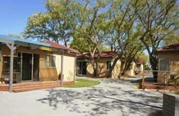 Kickback Cottages - Accommodation Asia 4
