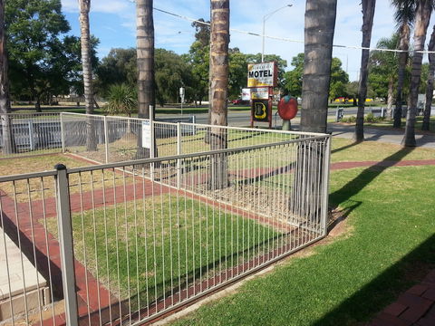 Sunraysia Motel & Holiday Apartments - Accommodation Asia 0
